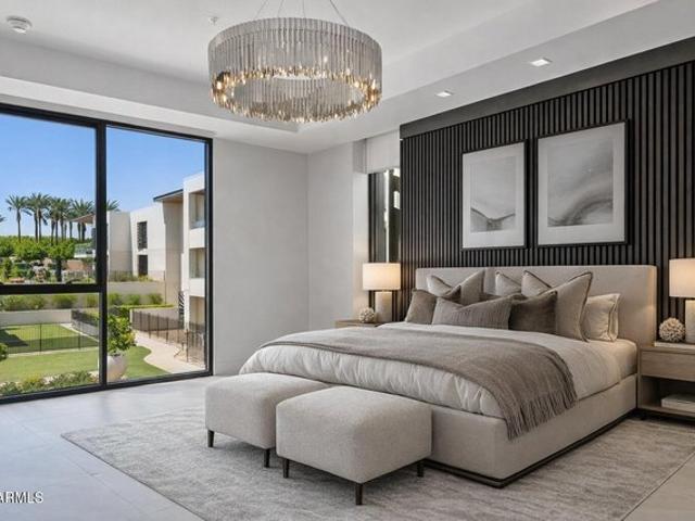 Condo for sale in Paradise Valley, Arizona