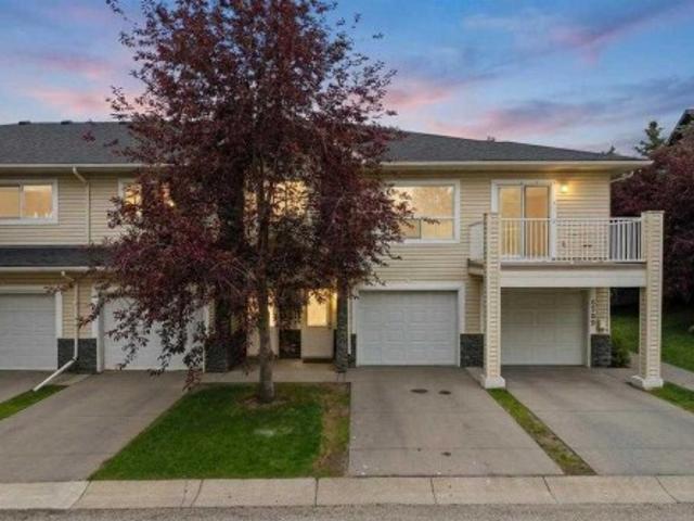 Townhouse for sale in Pineridge, Calgary