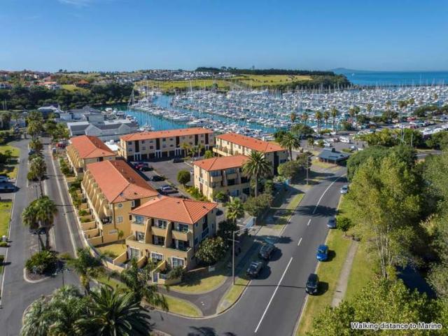 Apartment for sale in Whangaparaoa