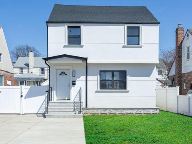 House for sale in Queens, Arverne