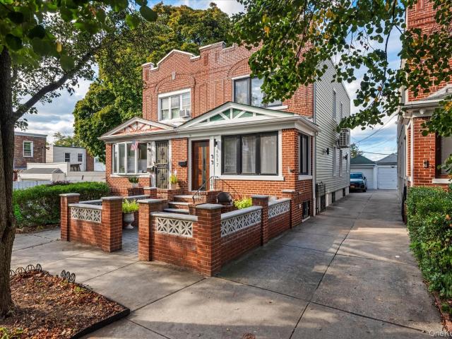 House for sale in Queens, Arverne