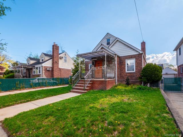House for sale in Queens, Arverne