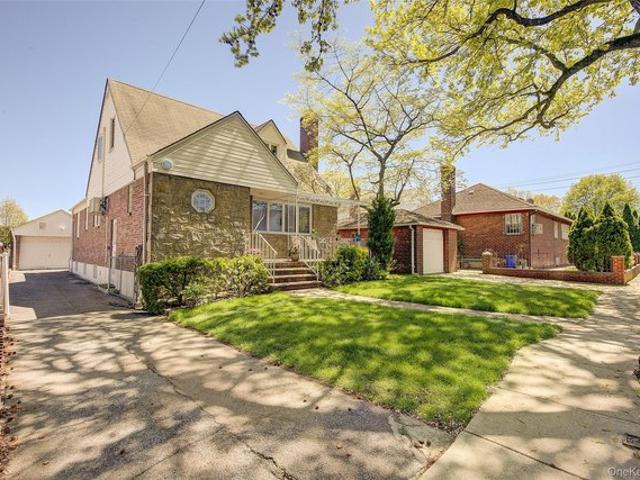 House for sale in Queens, Arverne