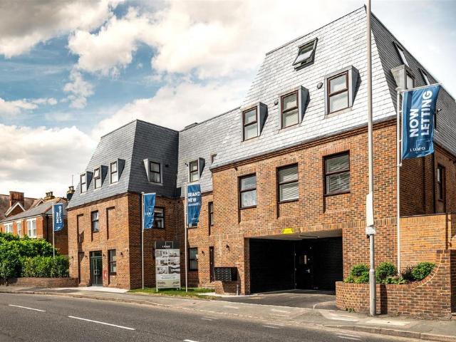 Apartment for rent in Totteridge, Cressex