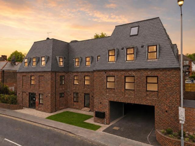 Apartment for rent in Totteridge, Cressex