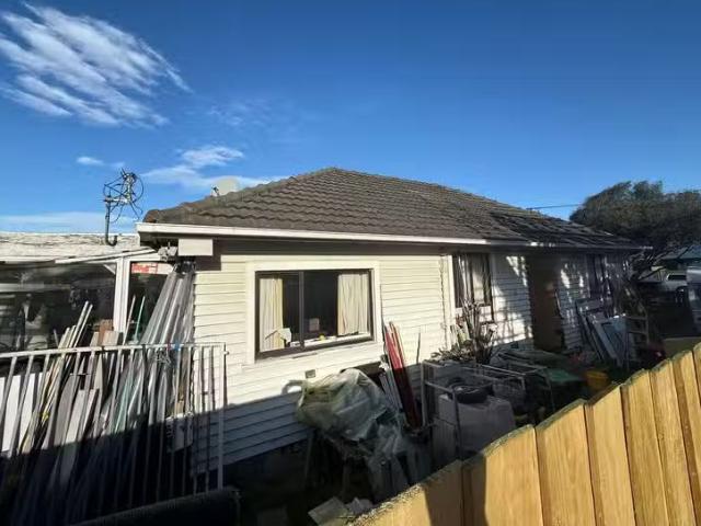 House for sale in Chaslands, Canterbury