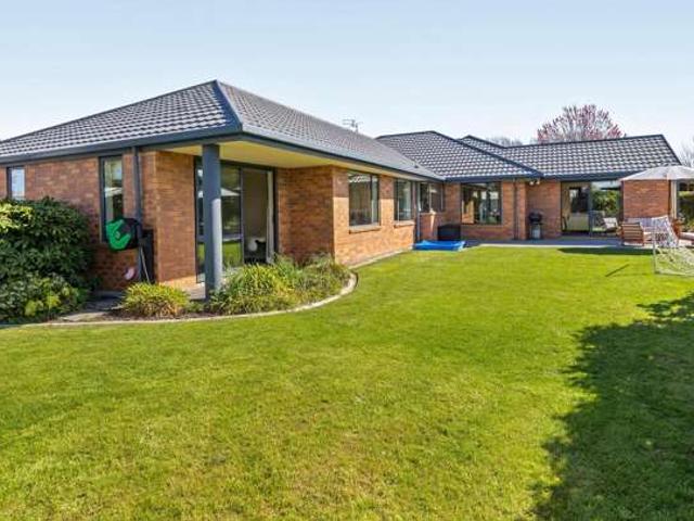 House for sale in Chaslands, Canterbury