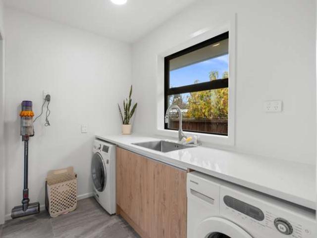 House for sale in Chaslands, Canterbury
