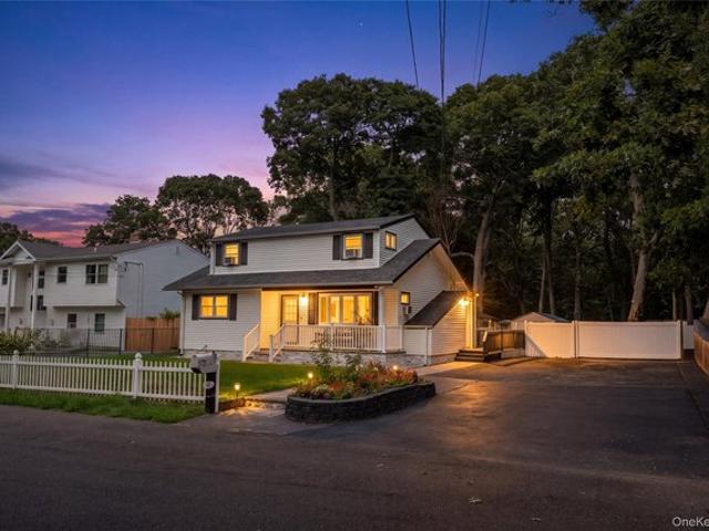 House for sale in Coram, Town of Brookhaven