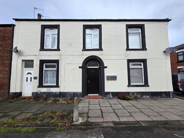 Apartment for rent in Wingates, Bolton
