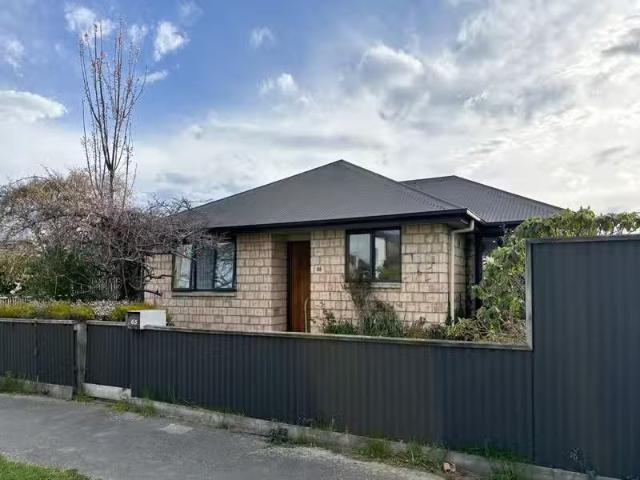 House for rent in Edgeware, Canterbury