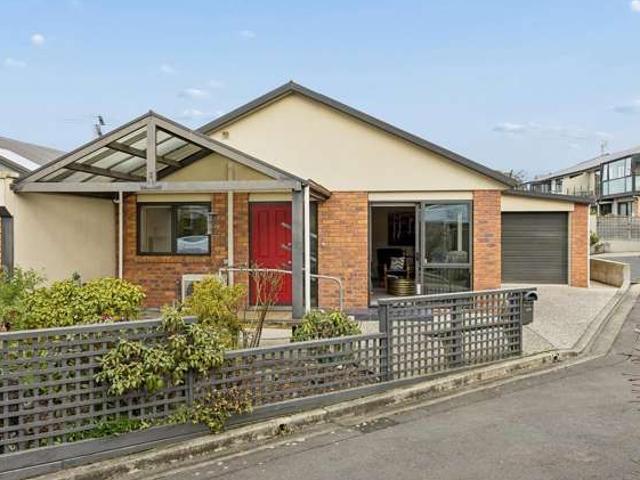 House for sale in Otakou