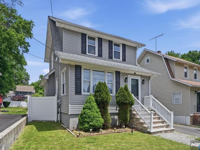 House for sale in Teaneck, New Jersey