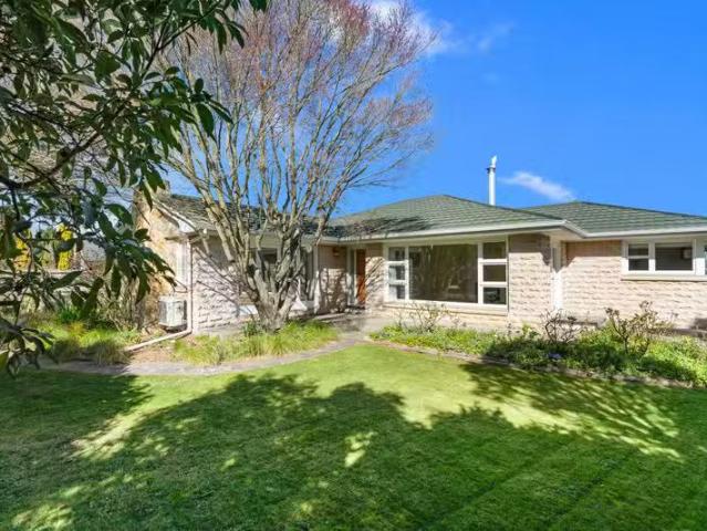 House for sale in Chaslands, Canterbury