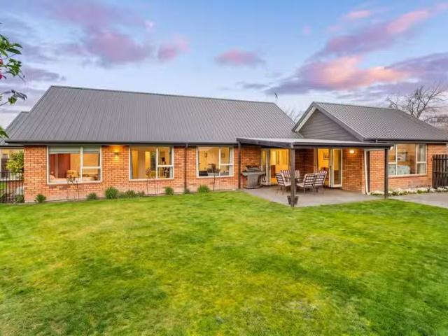 House for sale in Chaslands, Canterbury