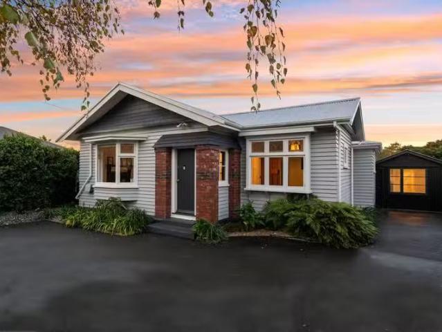 House for sale in Chaslands, Canterbury
