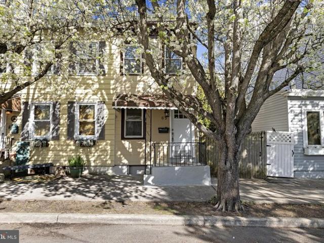 Townhouse for sale in Bordentown, New Jersey