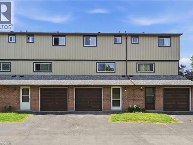 Townhouse for sale in Ancaster, Ontario