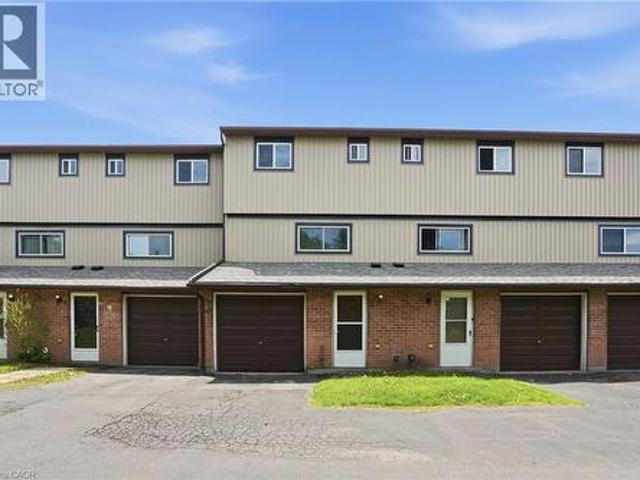 Townhouse for sale in Ancaster, Ontario