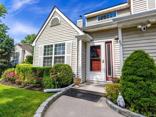 Condo for sale in Bohemia, New York