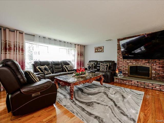 House for sale in Baldwin Place, New York