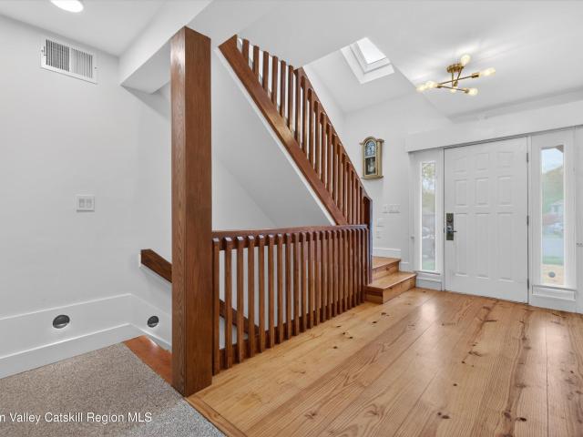 Townhouse for sale in Connelly, New York