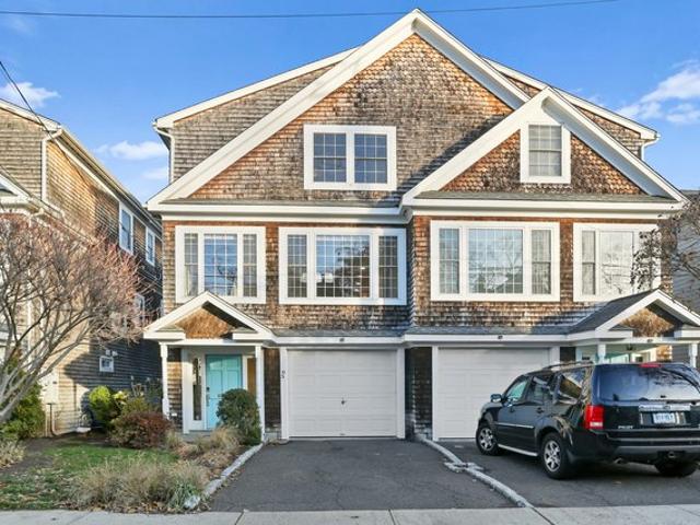 Townhouse for sale in Fairfield, Connecticut
