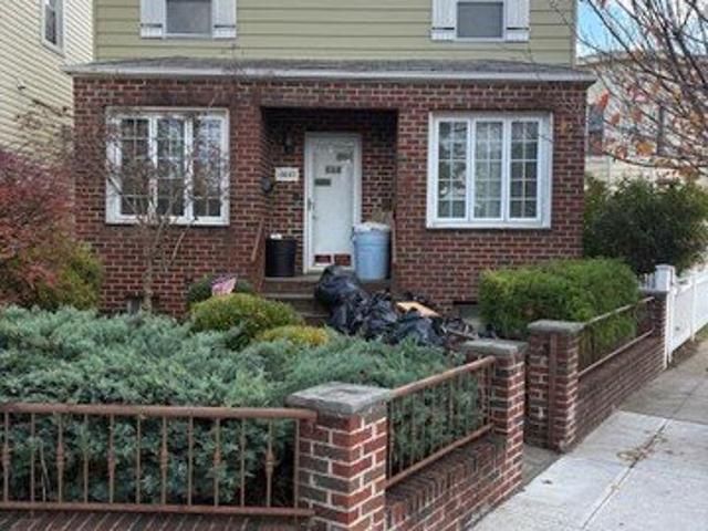 House for sale in Queens, Arverne