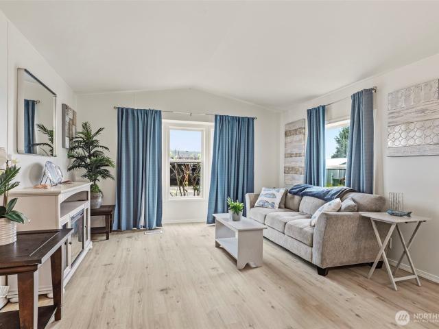 House for sale in Moores Corner, Long Beach