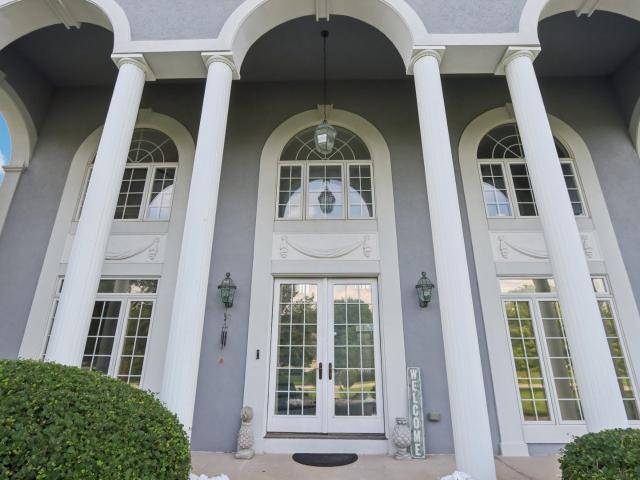 House for sale in Mchenry, Illinois