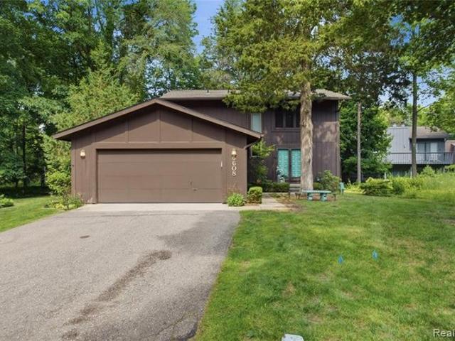 Condo for sale in West Bloomfield, Michigan