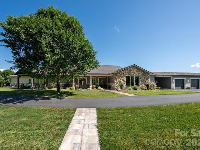 House for sale in Hendersonville, North Carolina