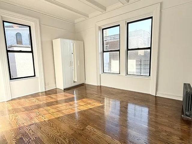 Room for rent in Arverne, New York