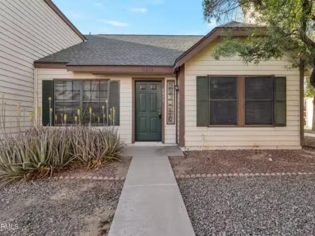 Condo for sale in Glendale
