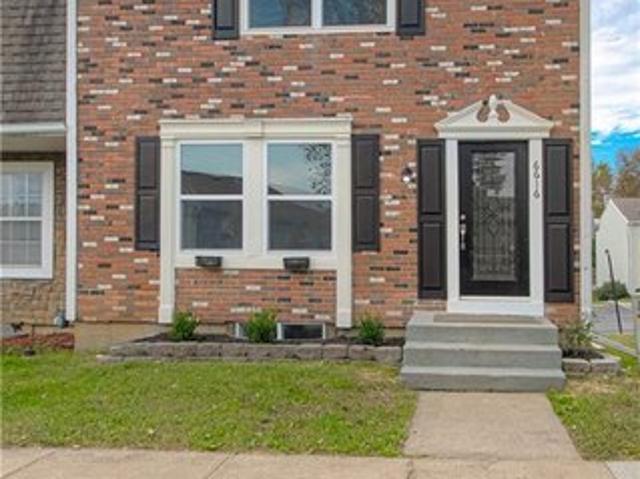 Townhouse for sale in Greenfield Village, Grandview