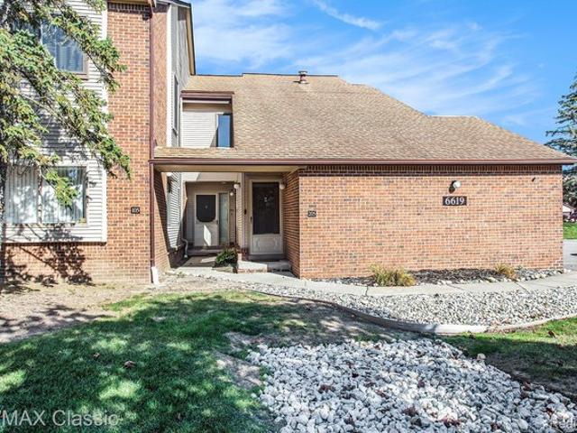 Condo for sale in West Bloomfield, Michigan