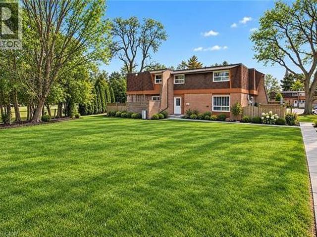 Townhouse for sale in Burlington, Ontario