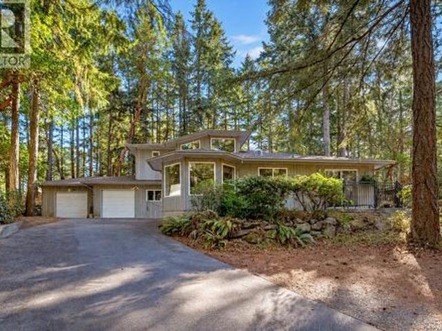 House for sale in Highlands, British Columbia