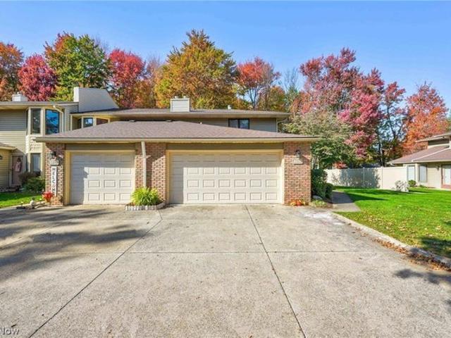 Townhouse for sale in Crystal Lake, Middleburg Heights