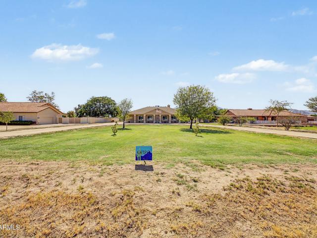 House for sale in Cottonwood Estates, Waddell