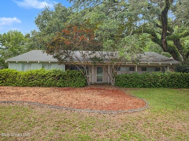 House for sale in Diamondhead, Mississippi