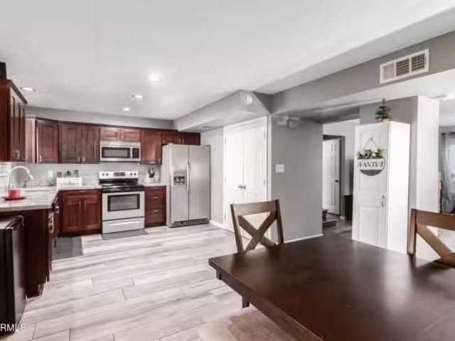 Condo for sale in Glendale