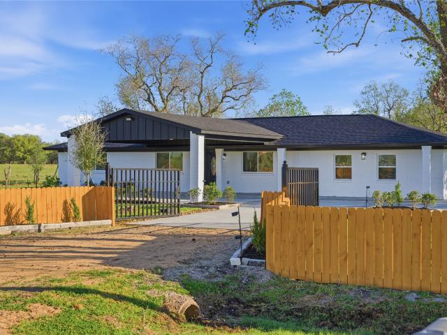 House for sale in Damon, Texas