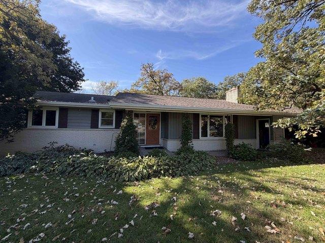 House for sale in Lake Windsor, Windsor