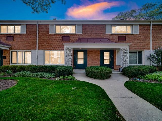 Townhouse for sale in Glenview, Illinois