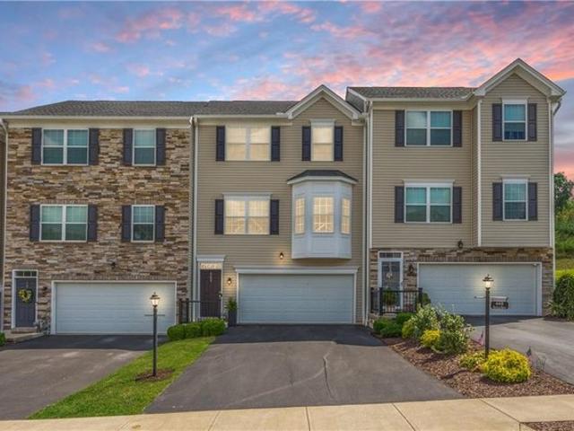Townhouse for sale in Carnegie, Pennsylvania