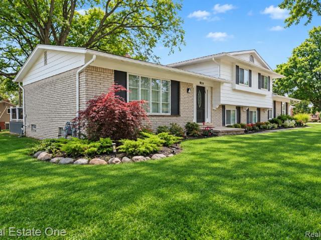 House for sale in Old Maple Farm, West Bloomfield Township