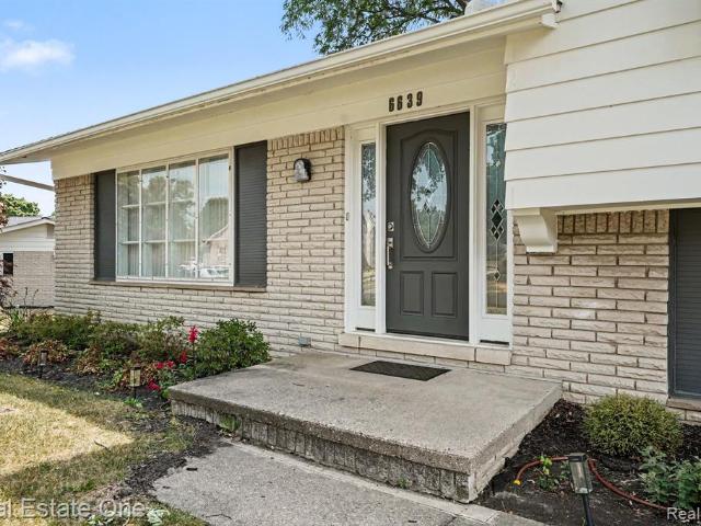 House for sale in West Bloomfield, Michigan