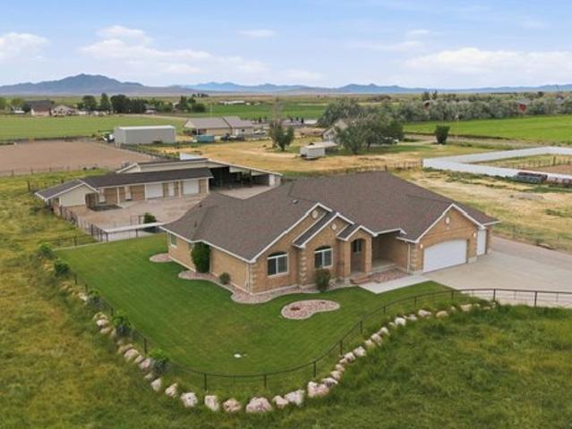House for sale in Hooper, Utah