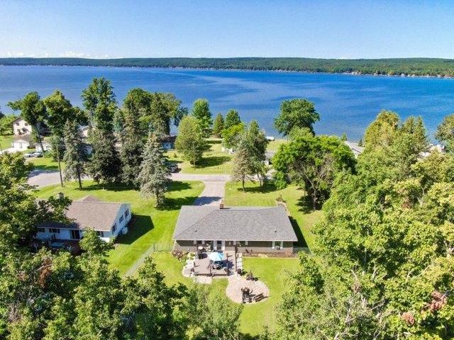 House for sale in Hubbard Lake, Michigan